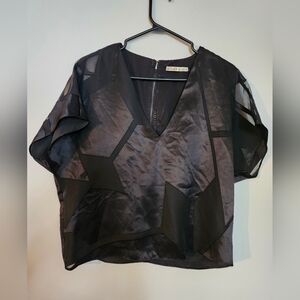 Alice + Olivia Cropped Black V-Neck Top Size M